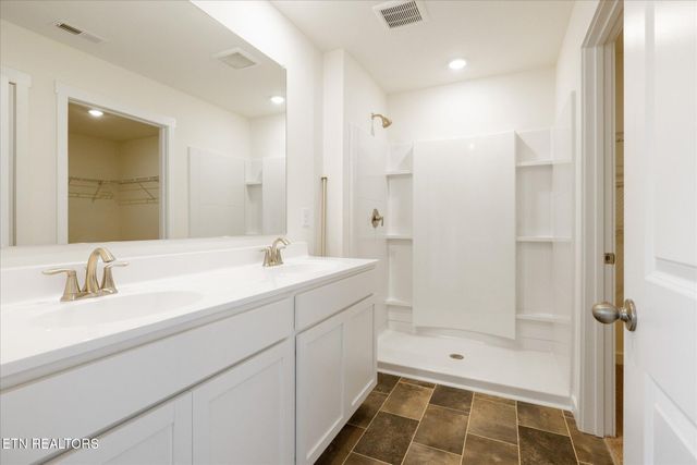 187 N Rolling Meadows Drive, Harriman, TN 37748