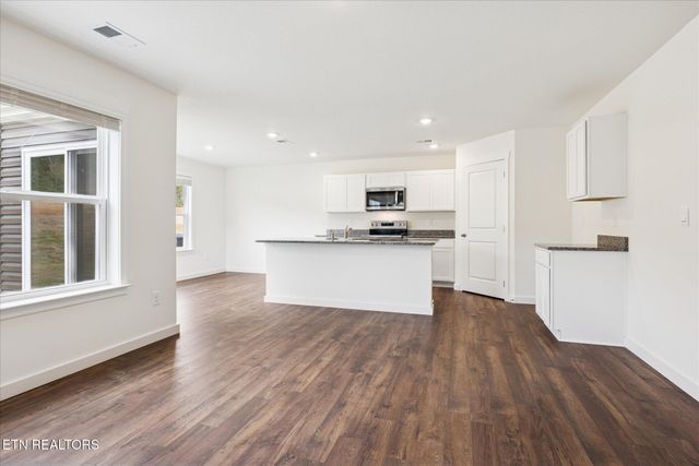 187 N Rolling Meadows Drive, Harriman, TN 37748