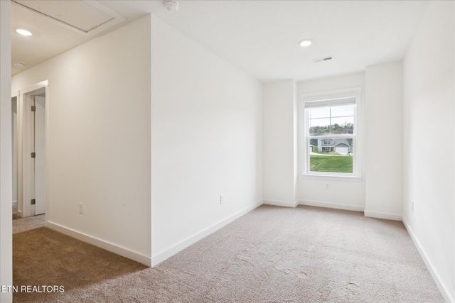 187 N Rolling Meadows Drive, Harriman, TN 37748