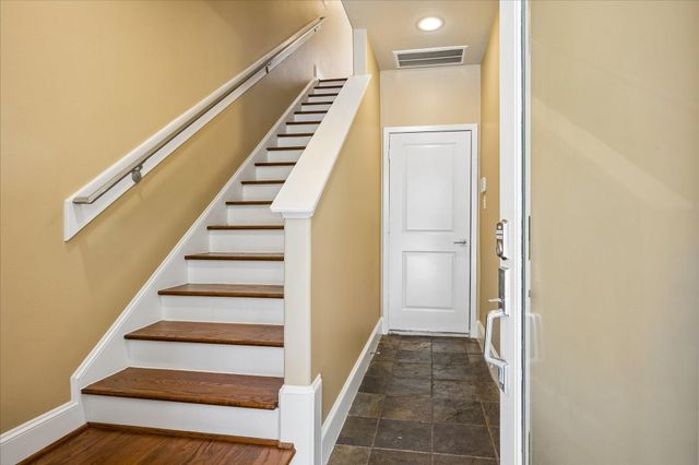 405 Jackson Hill Street, Houston, TX 77007