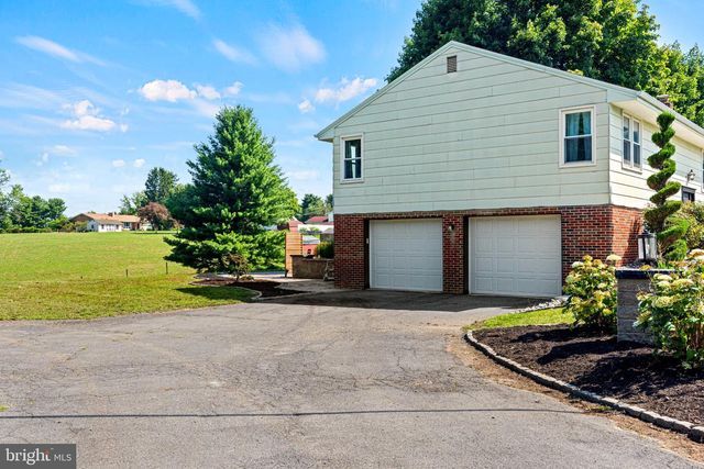 236 RIDGE HILL, Mechanicsburg, PA 17050