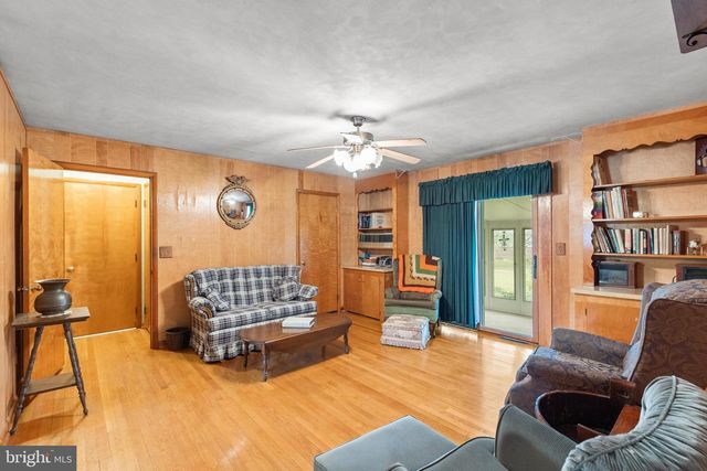 263 MCKINLEY AVE, Hanover, PA 17331