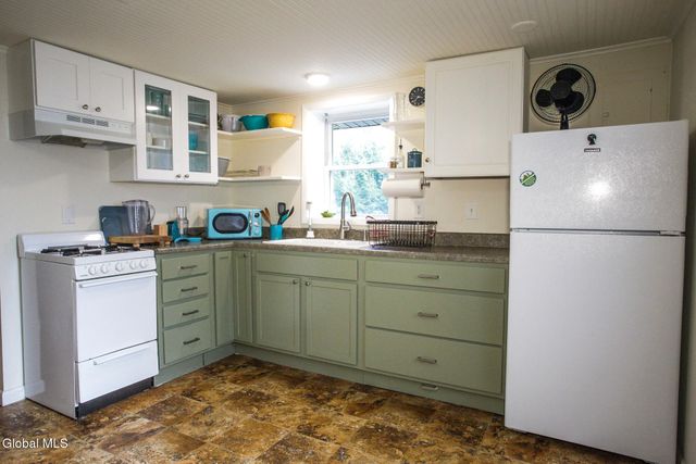 10 Newark Street, Saratoga Springs, NY 12866