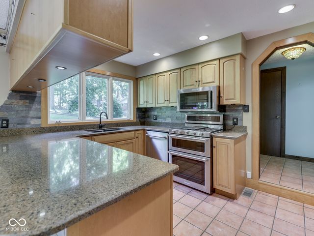 6796 Travis Place, Greenwood, IN 46143