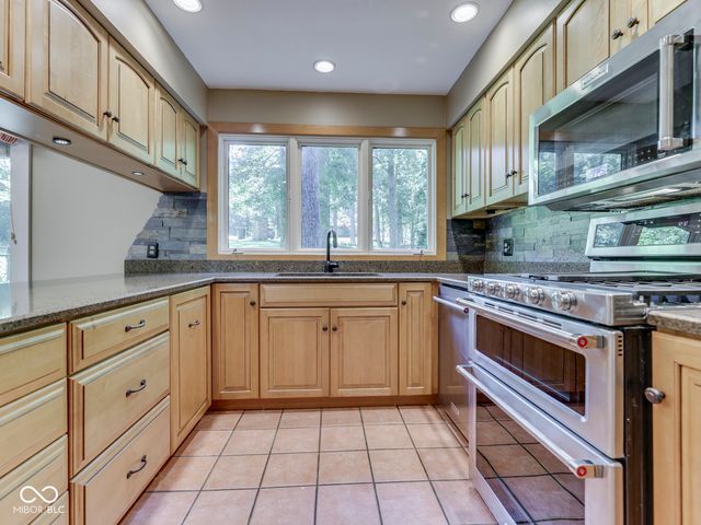 6796 Travis Place, Greenwood, IN 46143