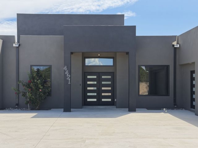 4421 Mission Bend, Santa Fe, NM 87507