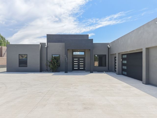 4421 Mission Bend, Santa Fe, NM 87507