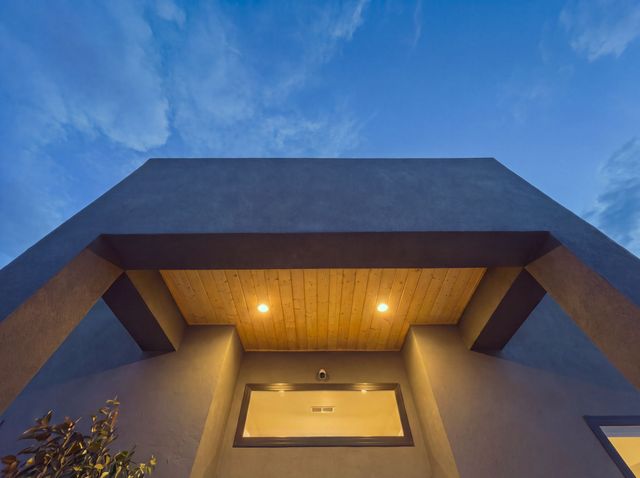 4421 Mission Bend, Santa Fe, NM 87507