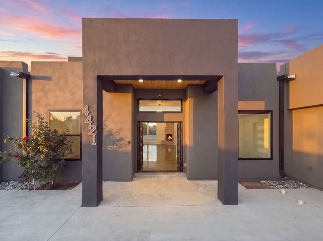 4421 Mission Bend, Santa Fe, NM 87507