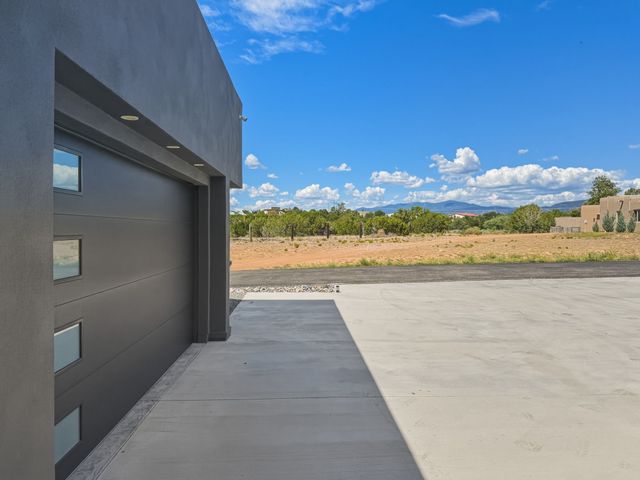 4421 Mission Bend, Santa Fe, NM 87507