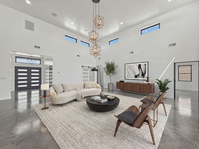 4421 Mission Bend, Santa Fe, NM 87507