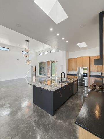 4421 Mission Bend, Santa Fe, NM 87507