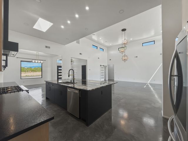 4421 Mission Bend, Santa Fe, NM 87507