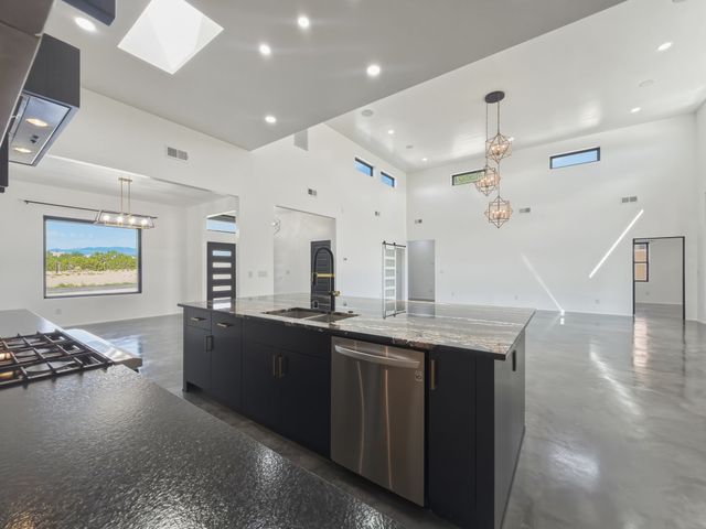 4421 Mission Bend, Santa Fe, NM 87507