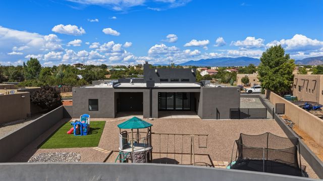 4421 Mission Bend, Santa Fe, NM 87507