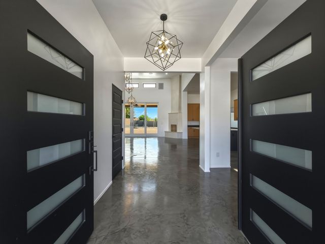 4421 Mission Bend, Santa Fe, NM 87507