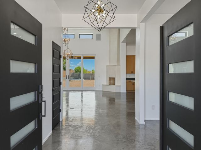 4421 Mission Bend, Santa Fe, NM 87507
