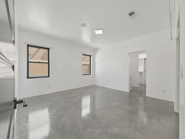 4421 Mission Bend, Santa Fe, NM 87507