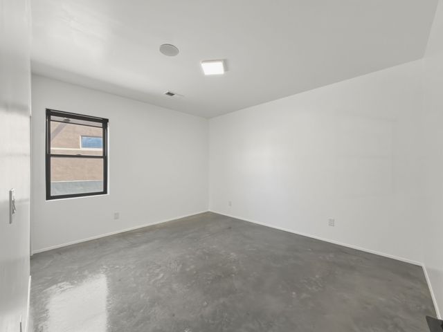 4421 Mission Bend, Santa Fe, NM 87507