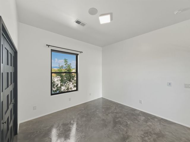 4421 Mission Bend, Santa Fe, NM 87507