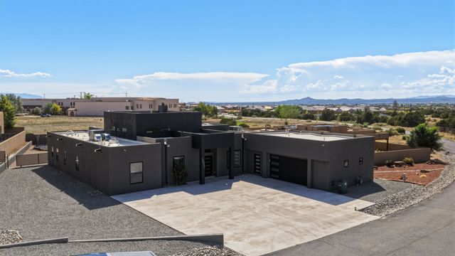 4421 Mission Bend, Santa Fe, NM 87507