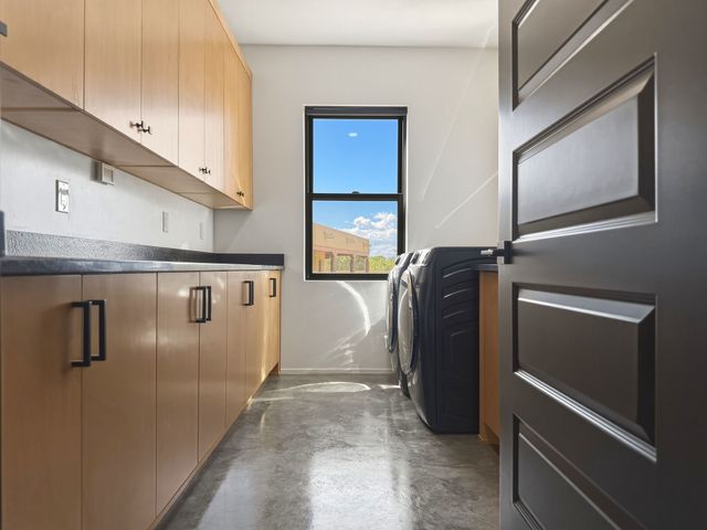 4421 Mission Bend, Santa Fe, NM 87507