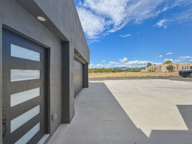 4421 Mission Bend, Santa Fe, NM 87507