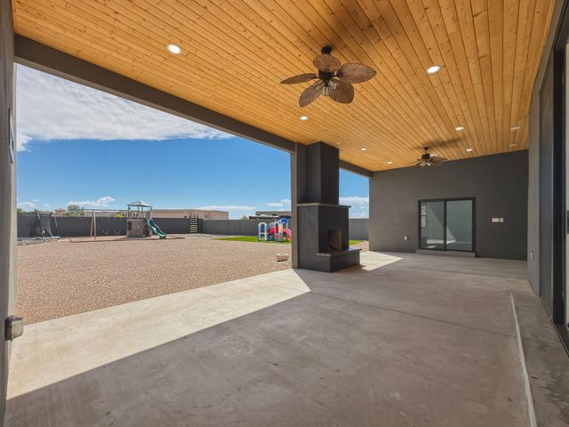 4421 Mission Bend, Santa Fe, NM 87507