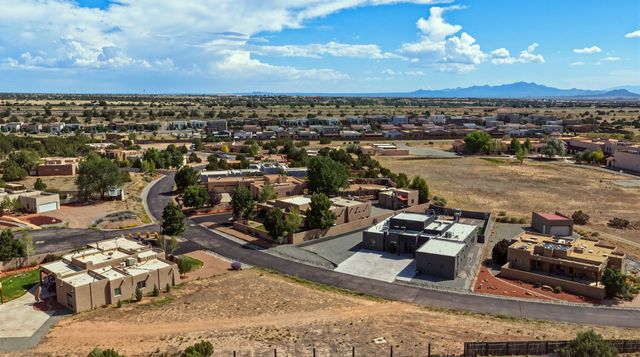 4421 Mission Bend, Santa Fe, NM 87507