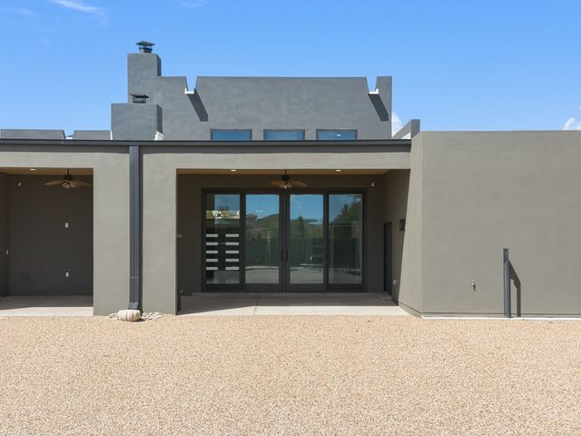 4421 Mission Bend, Santa Fe, NM 87507