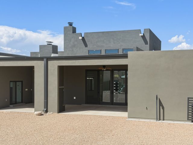 4421 Mission Bend, Santa Fe, NM 87507