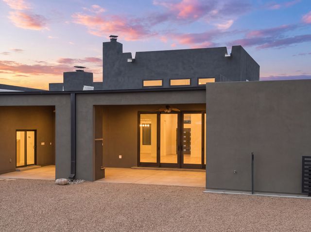 4421 Mission Bend, Santa Fe, NM 87507