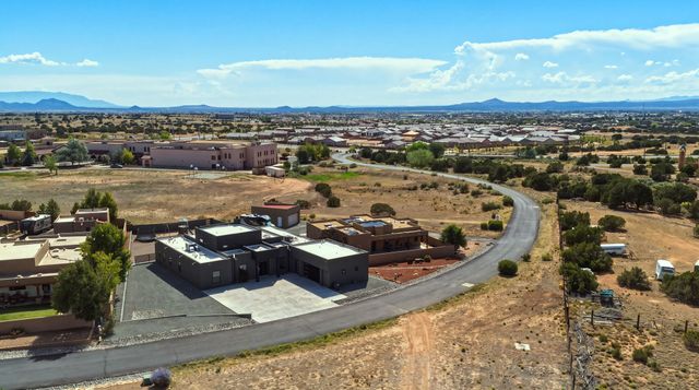4421 Mission Bend, Santa Fe, NM 87507