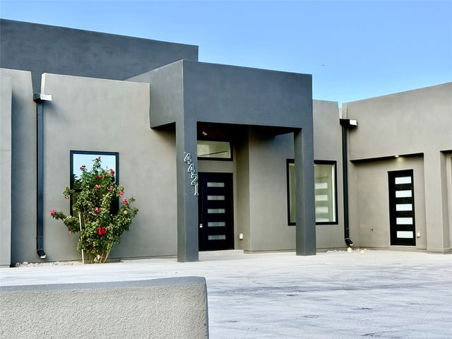 4421 Mission Bend, Santa Fe, NM 87507