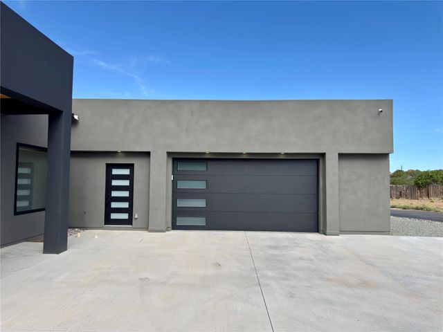 4421 Mission Bend, Santa Fe, NM 87507
