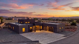 4421 Mission Bend, Santa Fe, NM 87507
