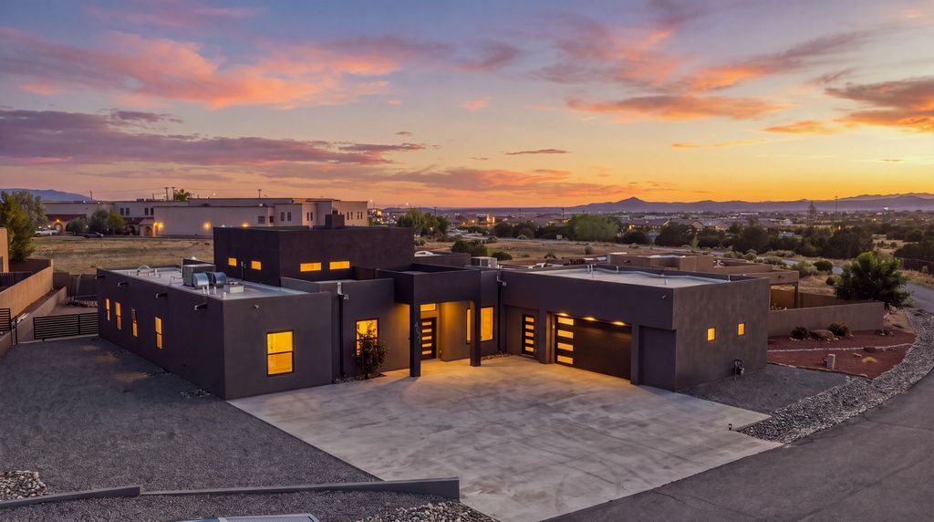 4421 Mission Bend, Santa Fe, NM 87507