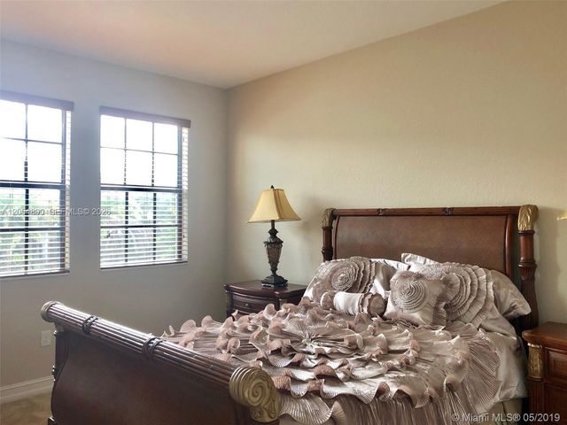 1409 SW 113th Ave, Pembroke Pines, FL 33025