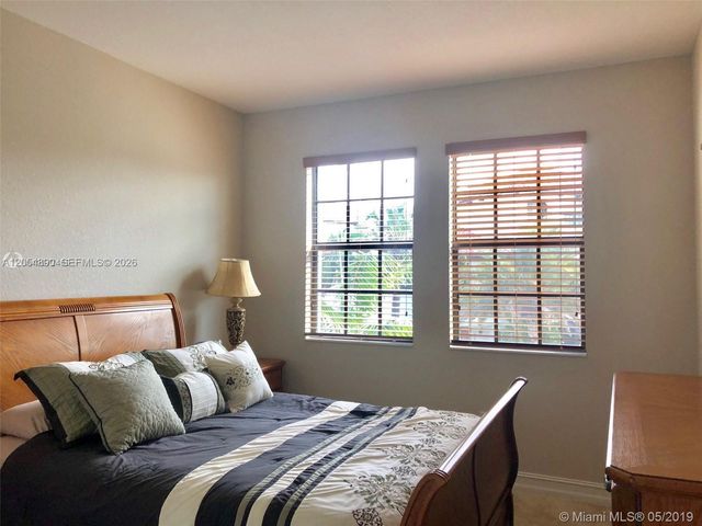 1409 SW 113th Ave, Pembroke Pines, FL 33025