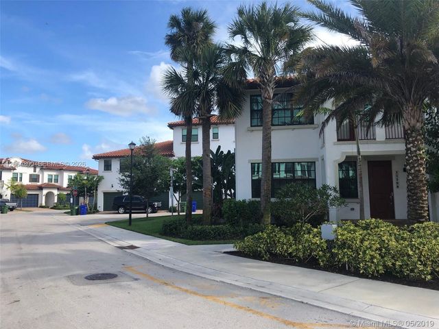 1409 SW 113th Ave, Pembroke Pines, FL 33025