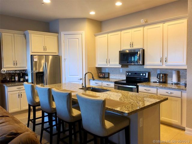 1409 SW 113th Ave, Pembroke Pines, FL 33025