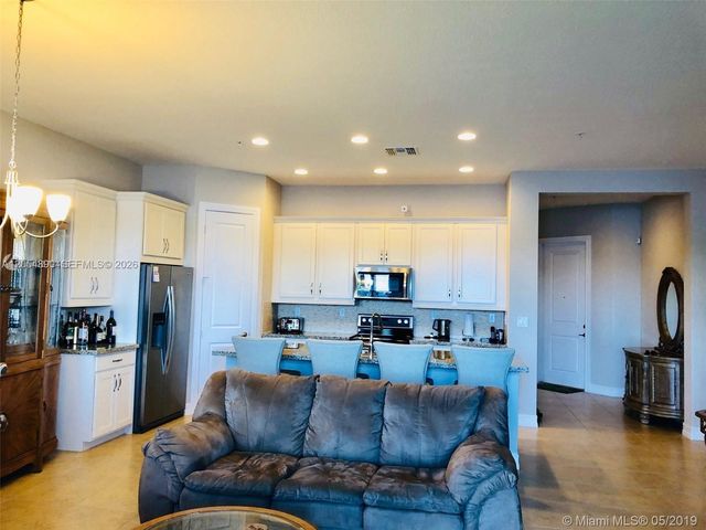 1409 SW 113th Ave, Pembroke Pines, FL 33025