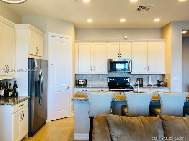 1409 SW 113th Ave, Pembroke Pines, FL 33025