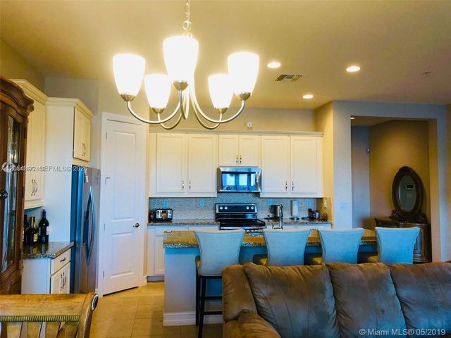 1409 SW 113th Ave, Pembroke Pines, FL 33025