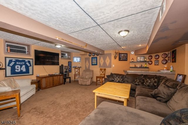 35 Turnberry Rd, Little Falls Twp., NJ 07424