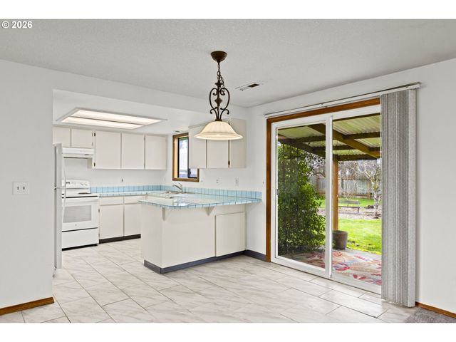 2120 S DOGWOOD St, Cornelius, OR 97113