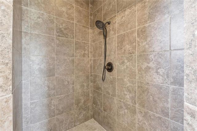 17368 254th Street, Tonganoxie, KS 66086