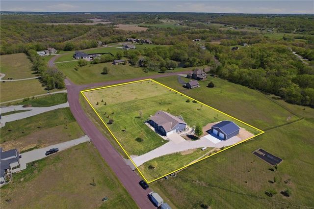 17368 254th Street, Tonganoxie, KS 66086