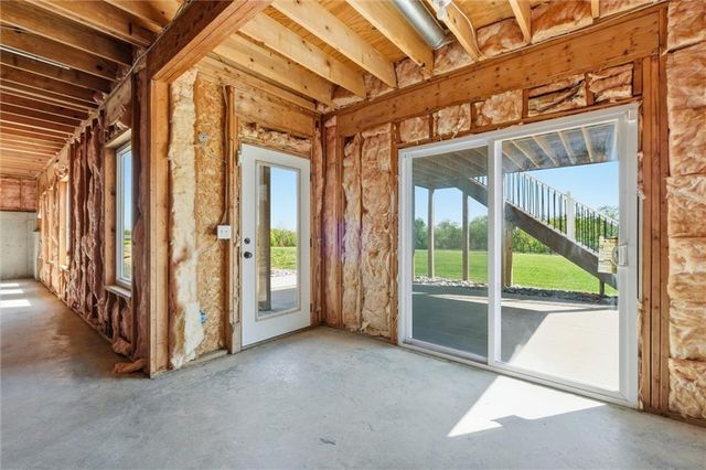 17368 254th Street, Tonganoxie, KS 66086