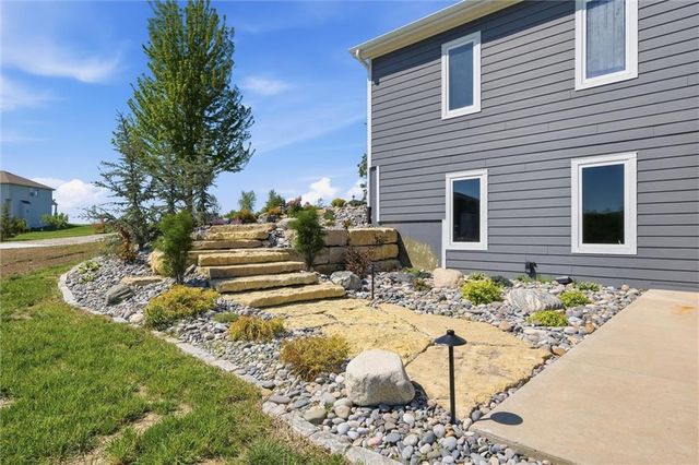 17368 254th Street, Tonganoxie, KS 66086